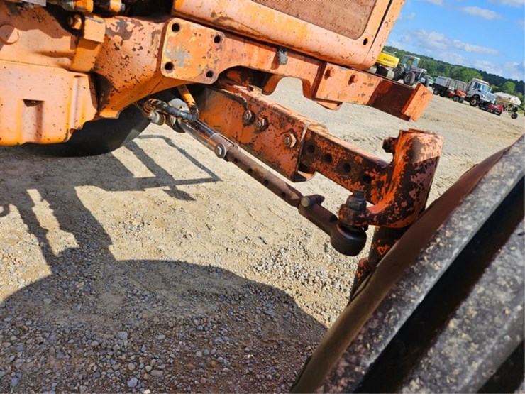 massey-ferguson-383-image-42