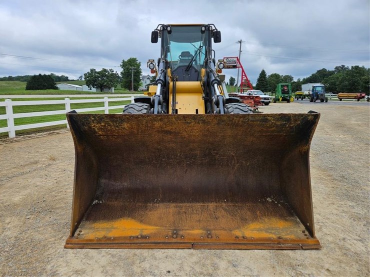 2012-deere-624k-image-16