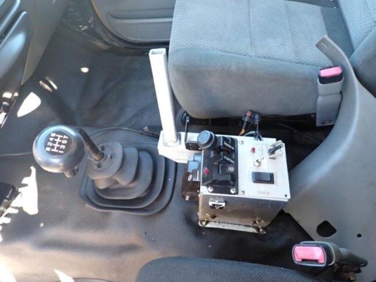 2005-ford-f750-xlt-image-18
