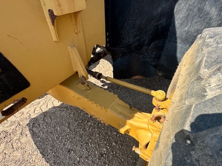 2005-caterpillar-th360b-image-42