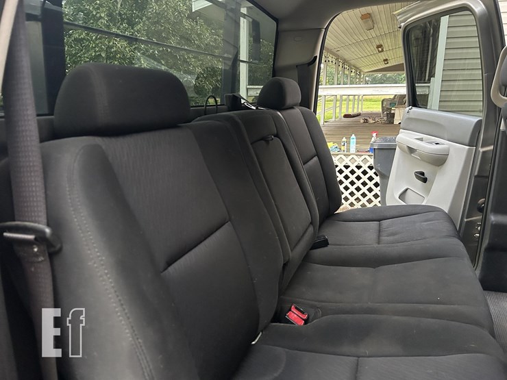 2012-chevrolet-2500hd-image-23