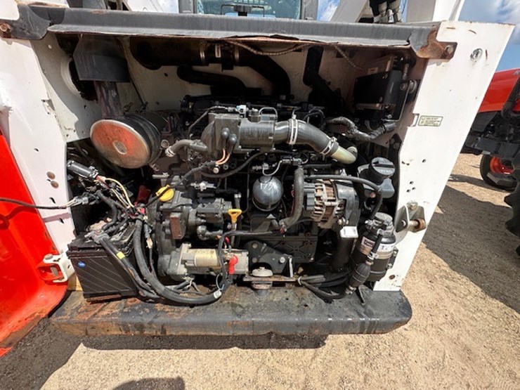 2016-bobcat-t740-image-36