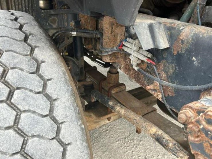 2005-volvo-tri/a-dump-truck-4v5k99gh55n391882-image-32