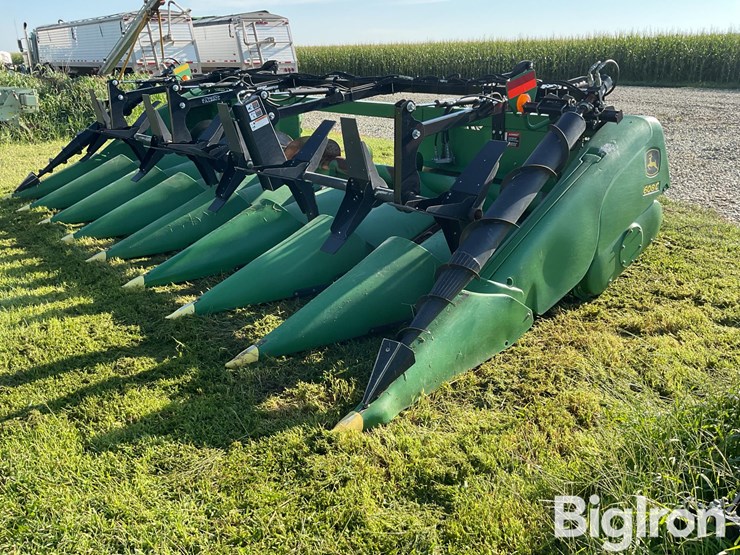 2013-john-deere-608c-image-1