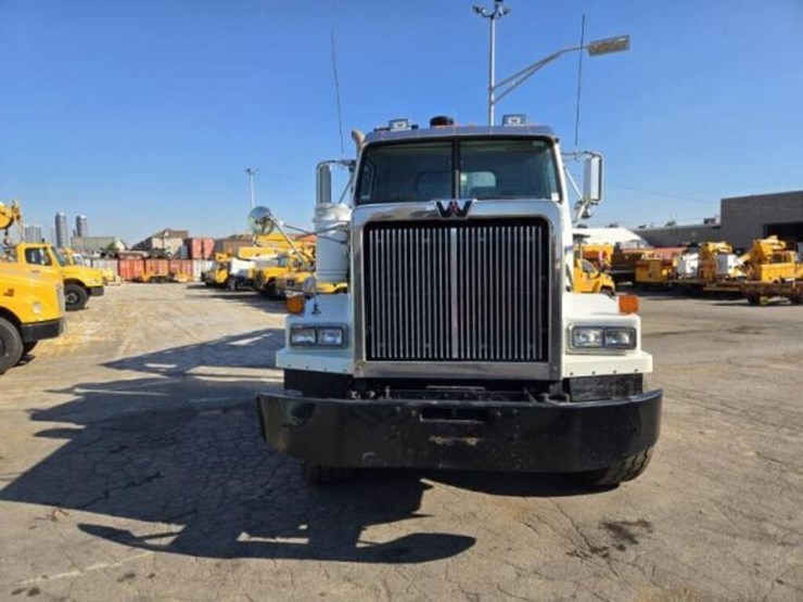 2014-western-star-4900sb-image-3