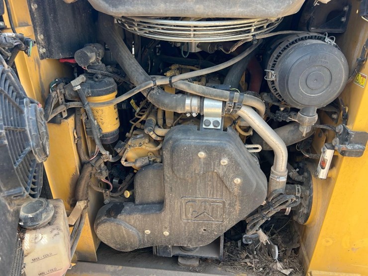 2019-caterpillar-239d-image-15