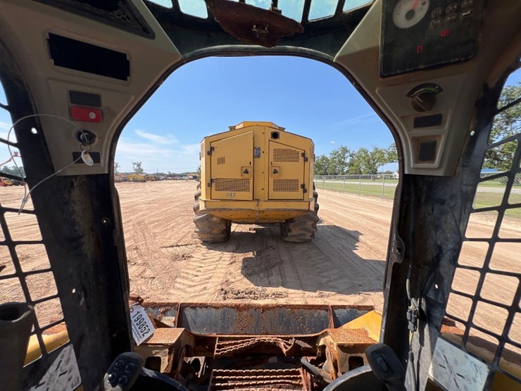 2015-caterpillar-262d-image-29