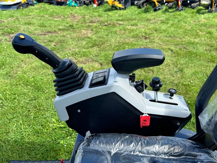 2025-cfg-industrial-mx15rx-mini-excavator-...-unused-image-11