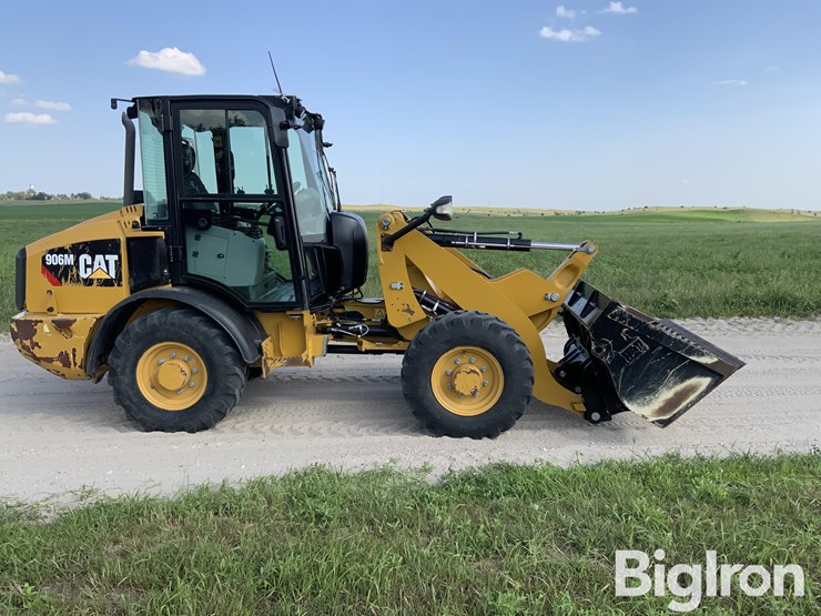 2019-caterpillar-906m-image-4