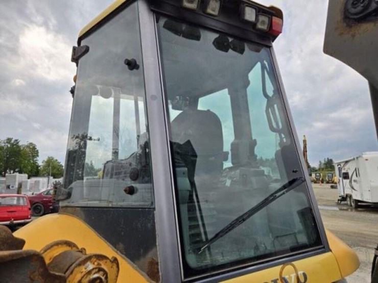 2009-volvo-bl70-image-27