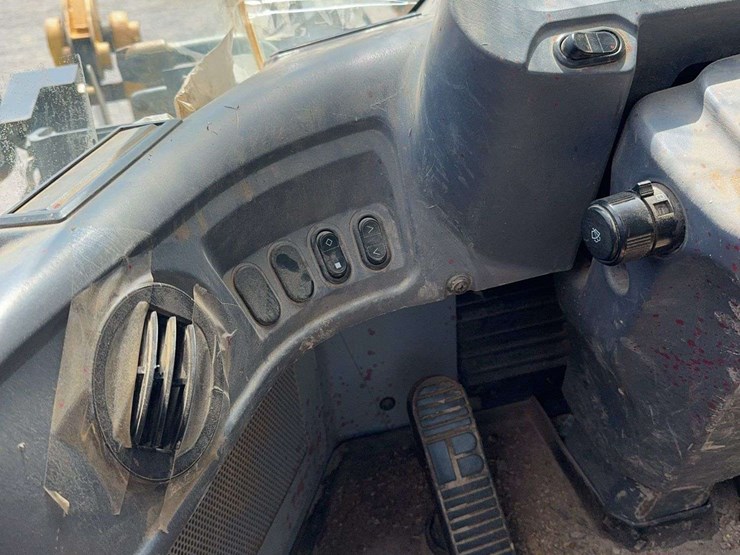 2012-komatsu-wa250-image-30