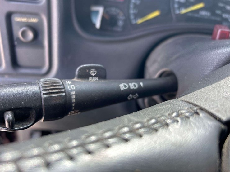 2001-chevrolet-silverado-1500hd-image-16