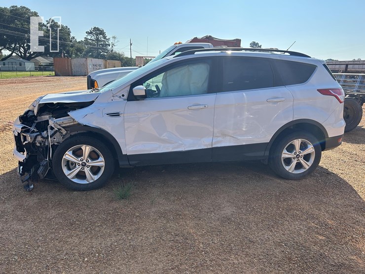 2016-ford-escape-se-image-2