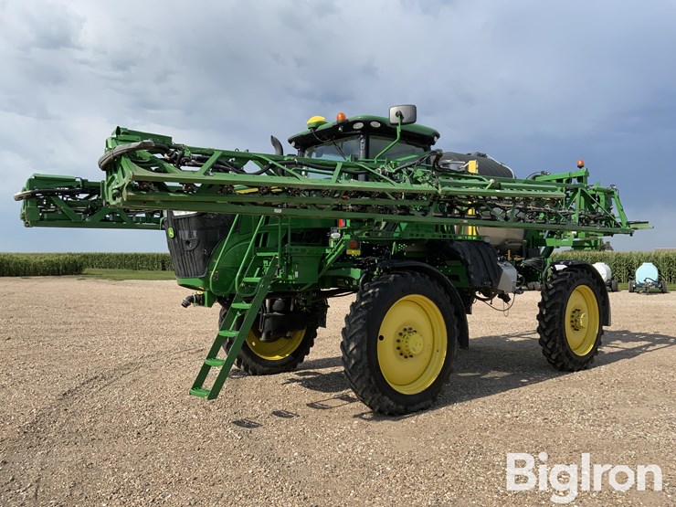 2020-john-deere-r4044-image-1