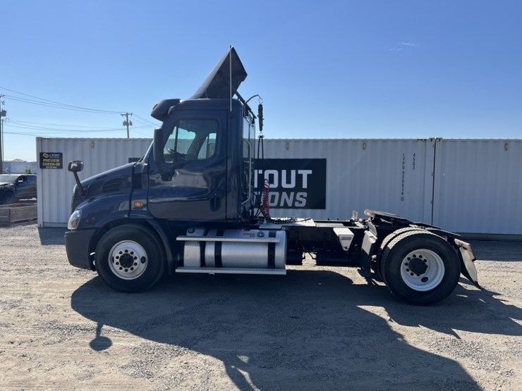2017-freightliner-cascadia-s/a-truck-tractor-image-7