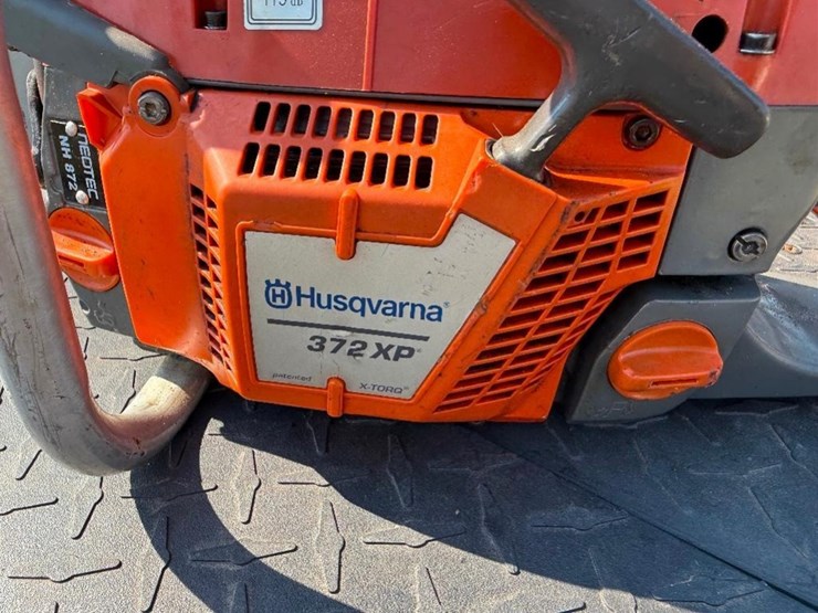 husqvarna-372xp-chainsaw-image-2