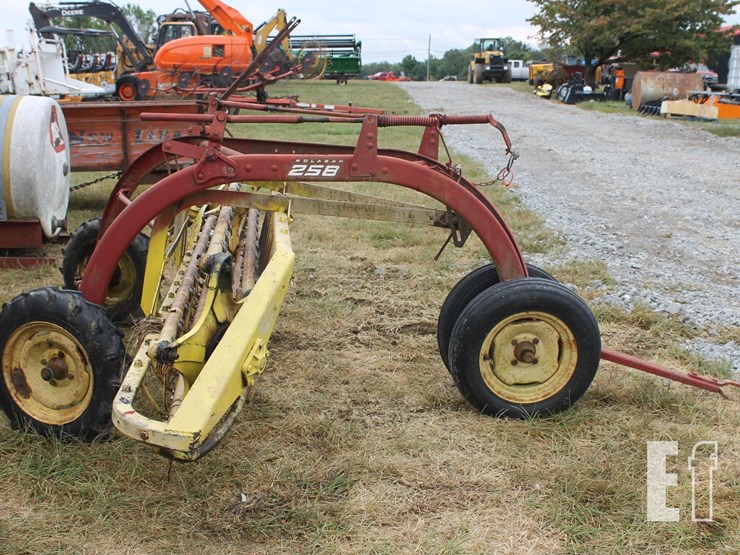new-holland-258-image-4