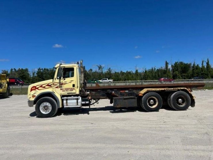 2002-freightliner-fl112-image-7