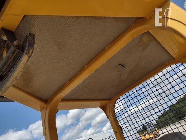 2004-deere-650h-image-13