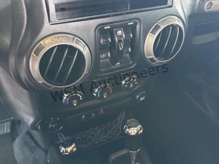 2017-jeep-wrangler-image-18