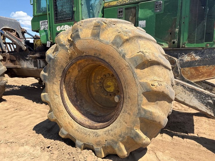 2010-deere-648h-image-11