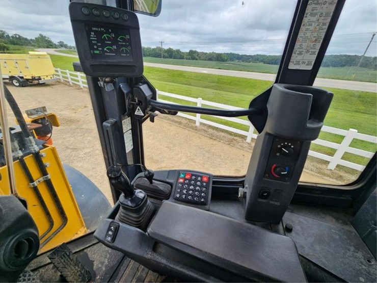 2012-deere-624k-image-59