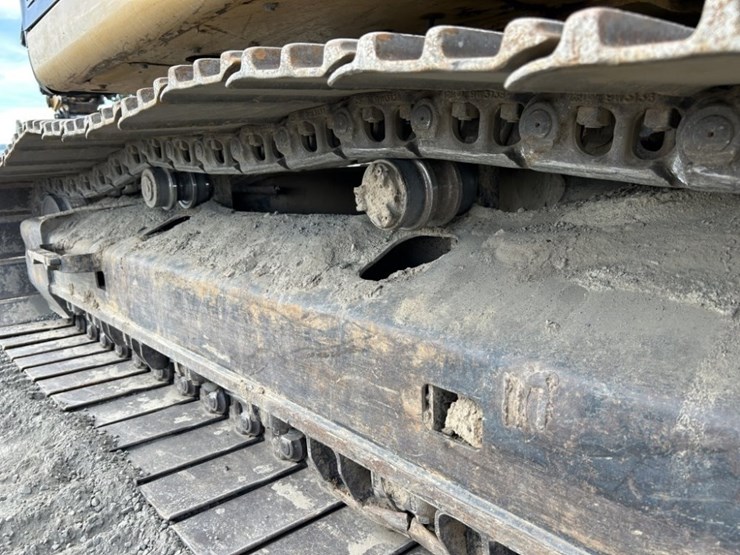 2017-caterpillar-320fl-image-18