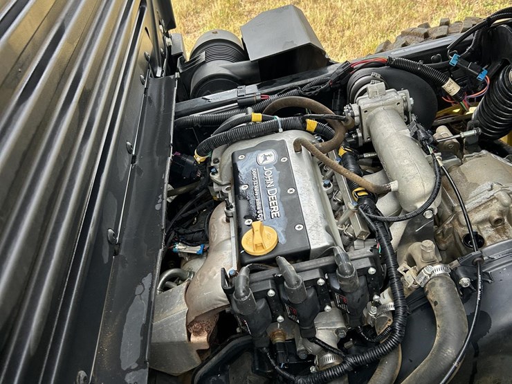 2021-john-deere-gator-xuv-835m-image-32