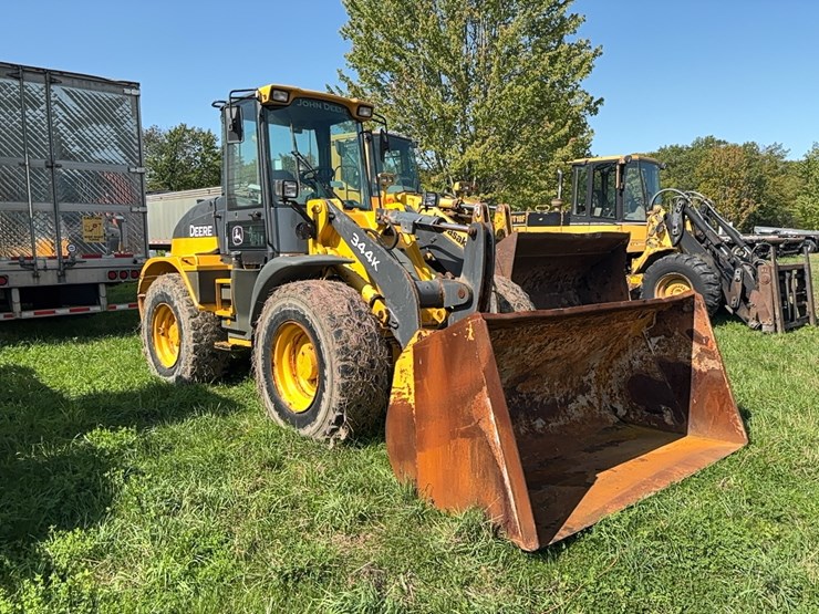 2015-deere-344k-image-19