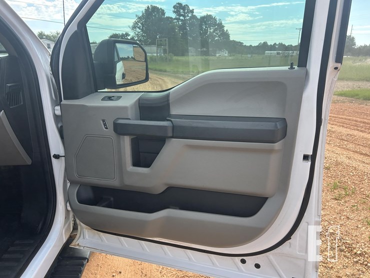 2020-ford-f150-image-38