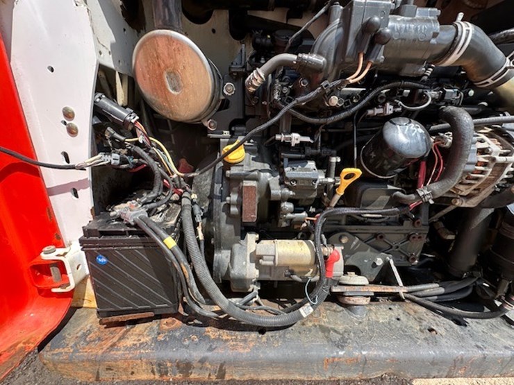 2016-bobcat-t740-image-40
