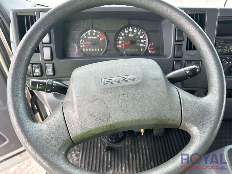 2016-isuzu-npr-image-13