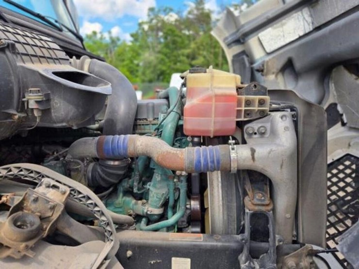2015-volvo-vnl-t/a-hiway-tractor---sleeper-4v4nc9e-image-40
