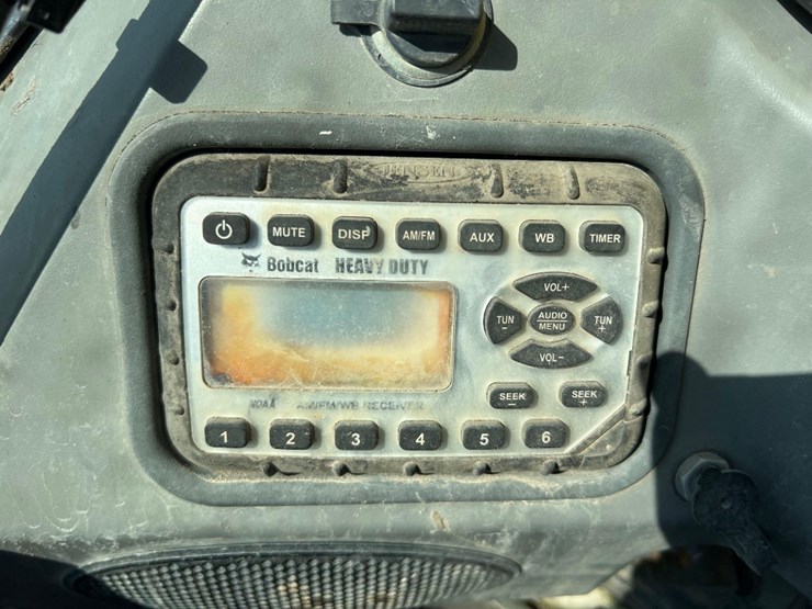 2021-bobcat-t450-image-31