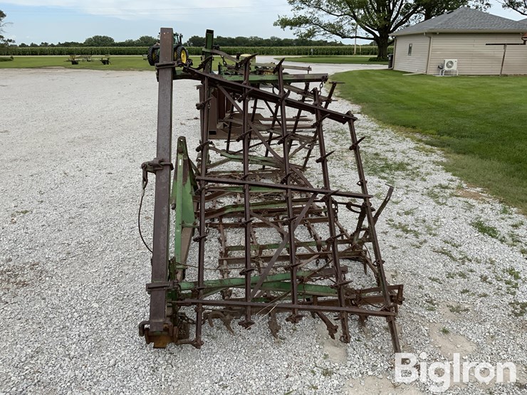 john-deere-25-image-8