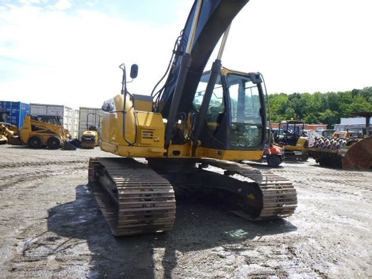 2011-deere-225d-lc-image-45