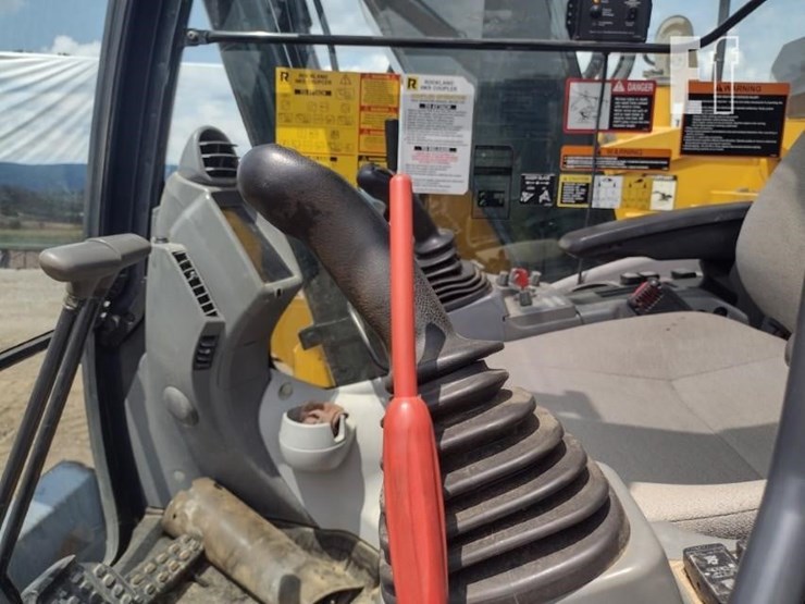 2019-deere-135g-image-11