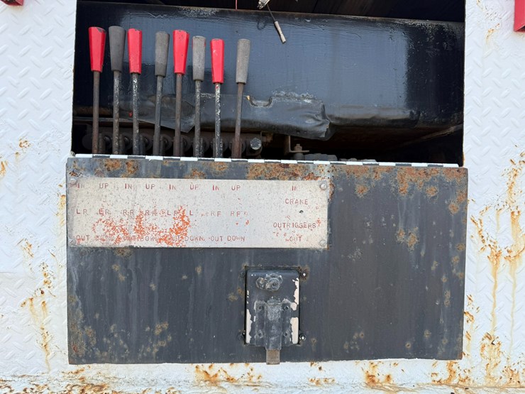 2012-ford-f750-image-11