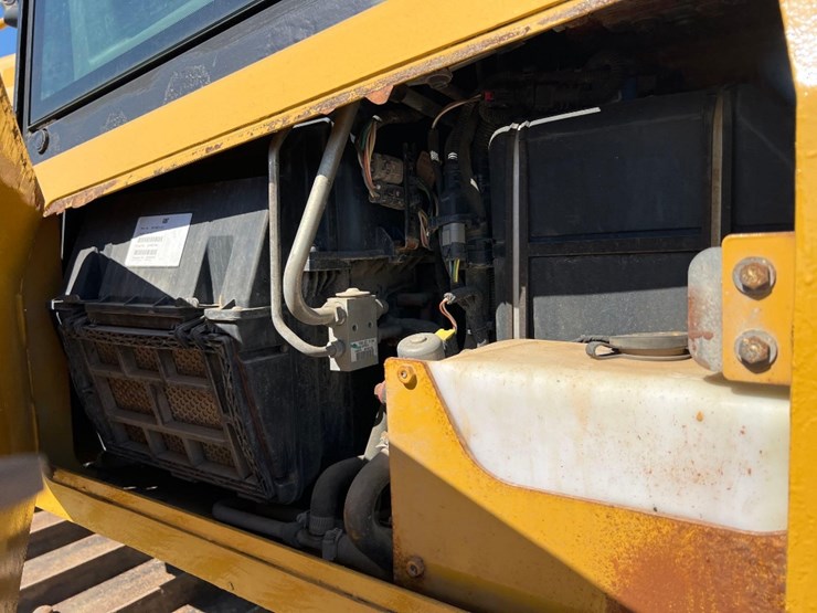 2017-caterpillar-d5k2-lgp-image-14