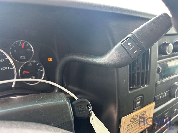 2019-chevrolet-express-2500-image-14