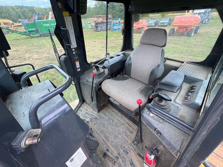 2016-deere-650k-lgp-image-19