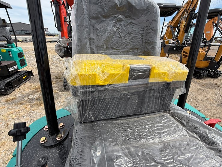 #220-•-#26495-•-unused-cfg-qh12rqh12r-mini-excavator-qh12r202507030543-image-24