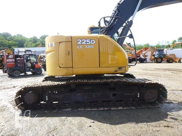 2011-deere-225d-lc-image-23