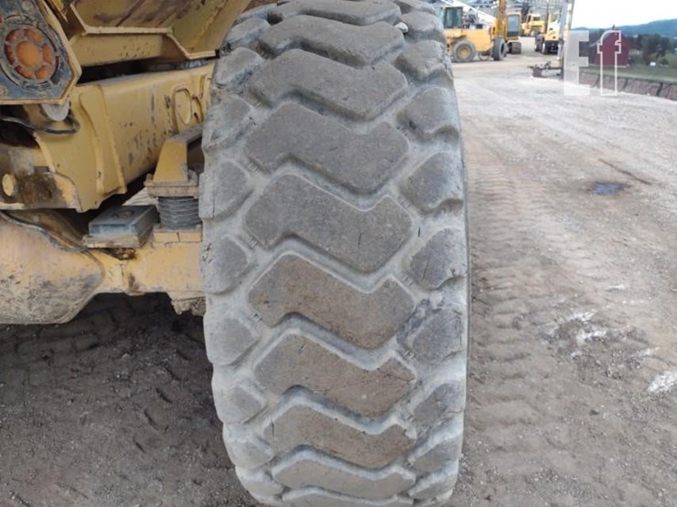2005-deere-300d-image-19