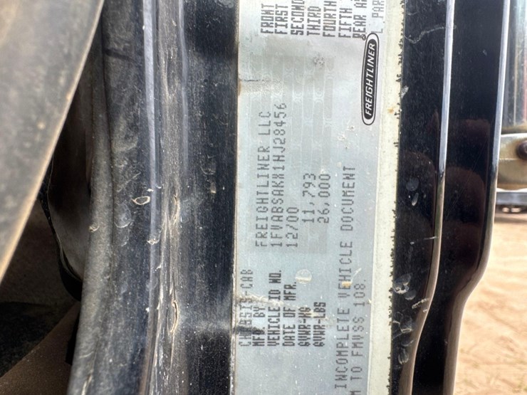 2001-freightliner-fl70-image-21