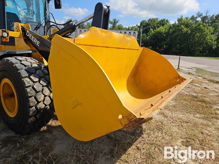 2022-john-deere-544-image-10