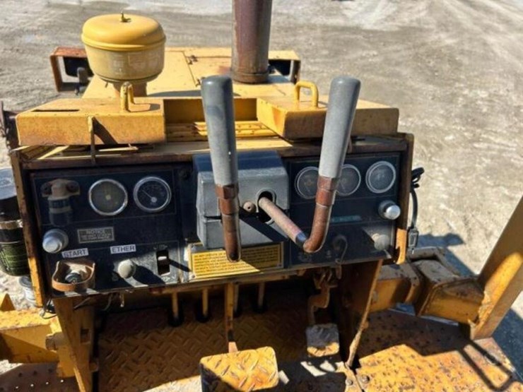 1990-caterpillar-d3c-image-10