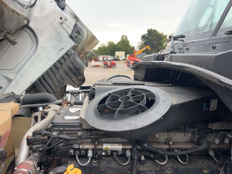2014-freightliner-cascadia-t/a-sleeper-semi-truck-image-32