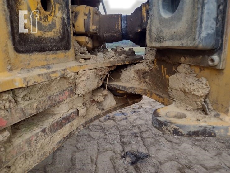 2005-deere-300d-image-24