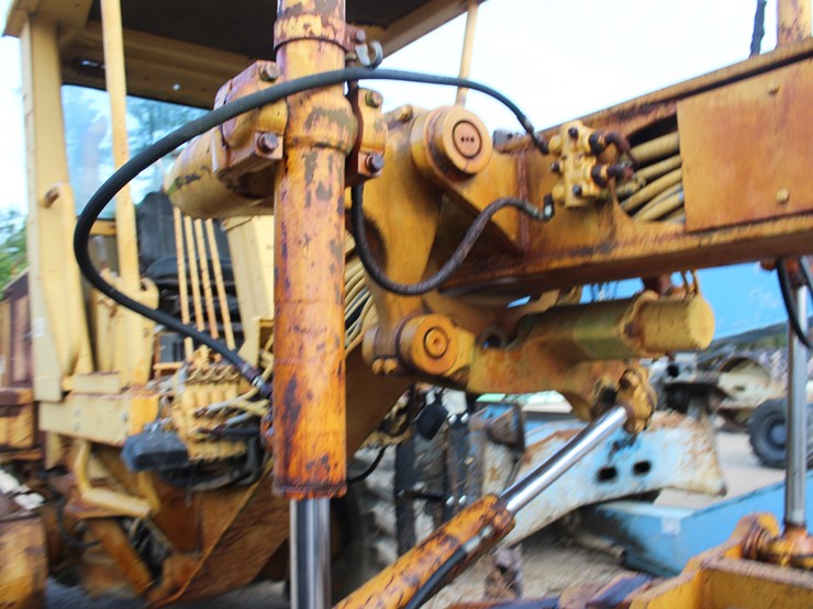 caterpillar-12-image-11